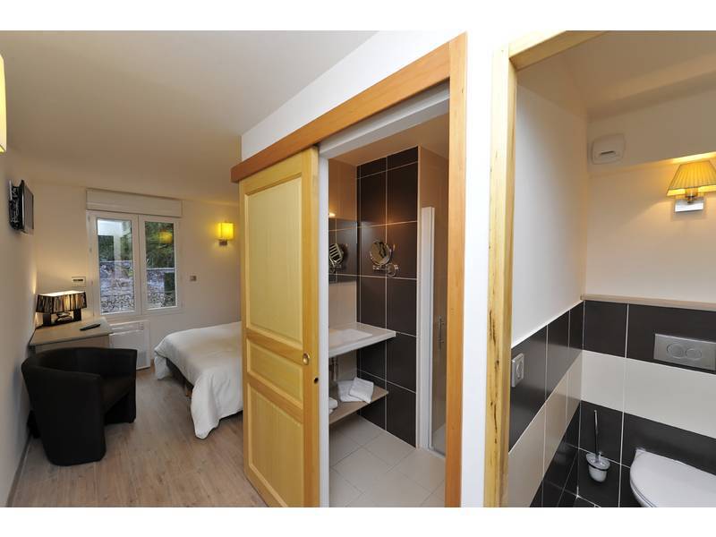 Logis Hotel Restaurant Les 2 Rives - A75, En Bordure De Riviere Banassac Bagian luar foto