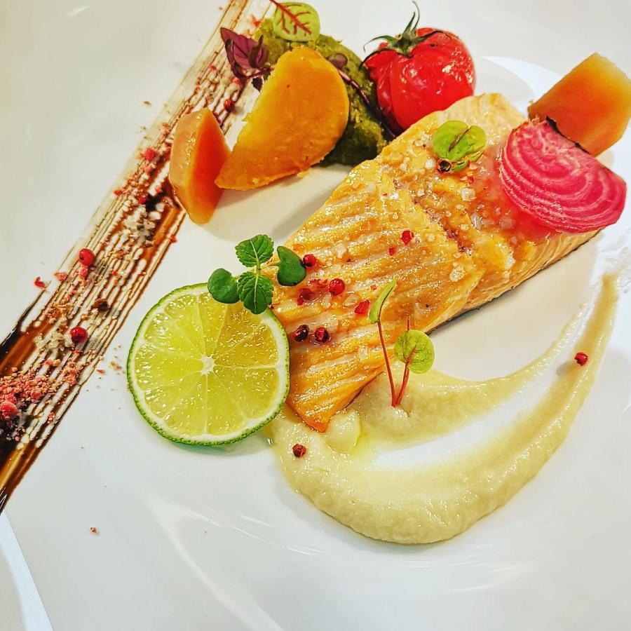 Logis Hotel Restaurant Les 2 Rives - A75, En Bordure De Riviere Banassac Bagian luar foto