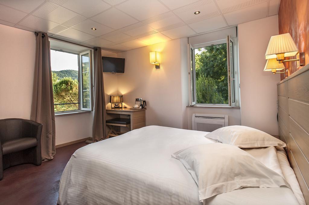 Logis Hotel Restaurant Les 2 Rives - A75, En Bordure De Riviere Banassac Bagian luar foto