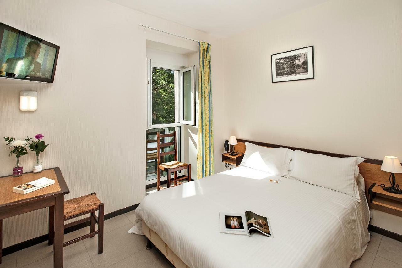 Logis Hotel Restaurant Les 2 Rives - A75, En Bordure De Riviere Banassac Bagian luar foto